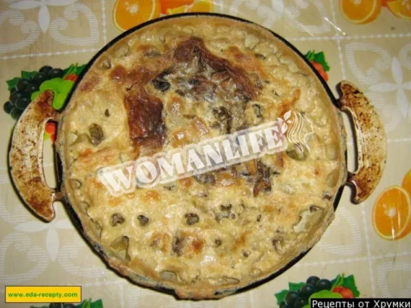 Картопля з грибами з вершками і цибулею