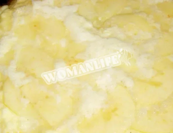 Каша манна молочна з грушами