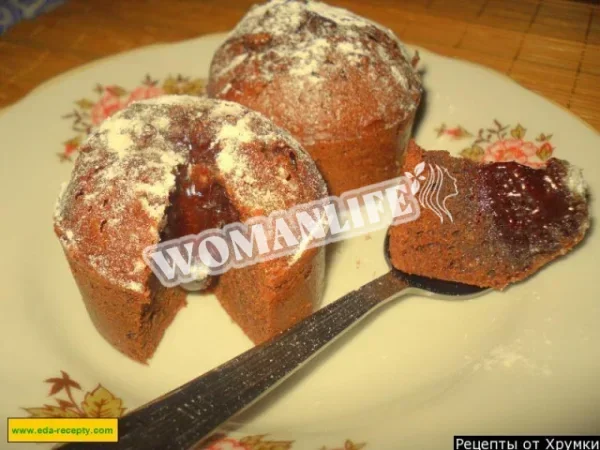 Капкейки з рідкою шоколадною начинкою у формочках