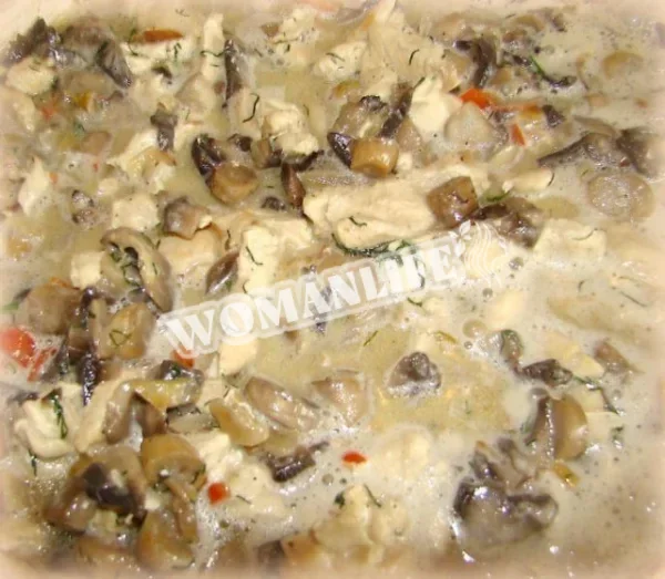 Курка з печерицями по-болгарськи