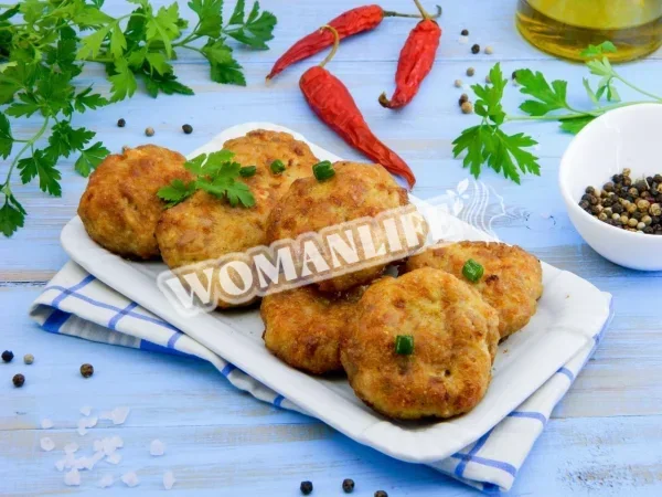 Соковиті котлети з курячого фаршу в духовці на деку