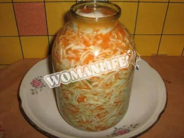 Квашена капуста на зиму з гвоздикою