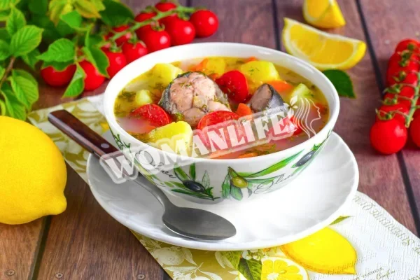 Рибний суп з помідорами