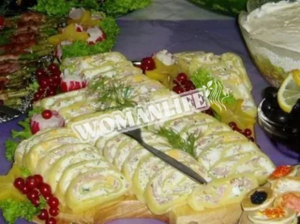 Рулет з сиром і яйцем