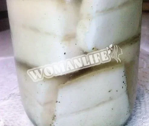 Солимо сало у воді