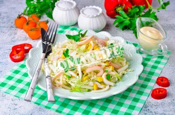 Салат з кальмарами і капустою