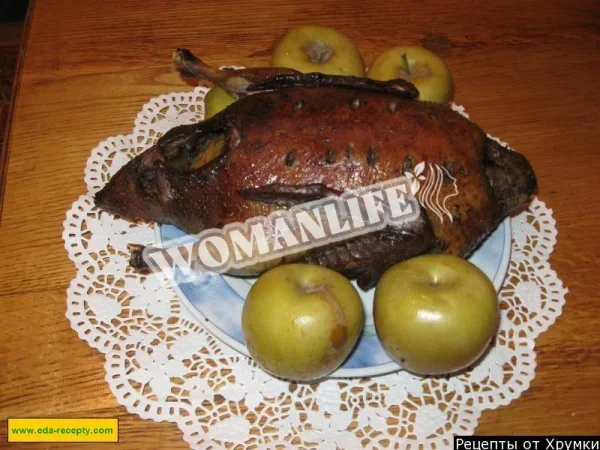 Запечена качка з яблуками, корицею, медом і гірчицею