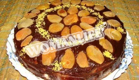 Празький торт з курагою