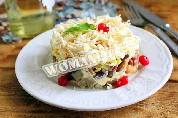 Салат з квасолею, грибами і сиром