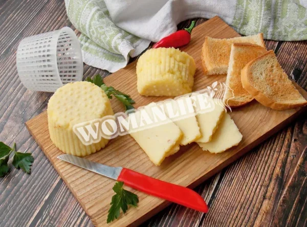 Домашній сир з сиру і молока