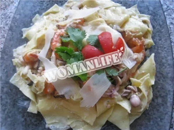 Паста - макарони бантики з морепродуктами