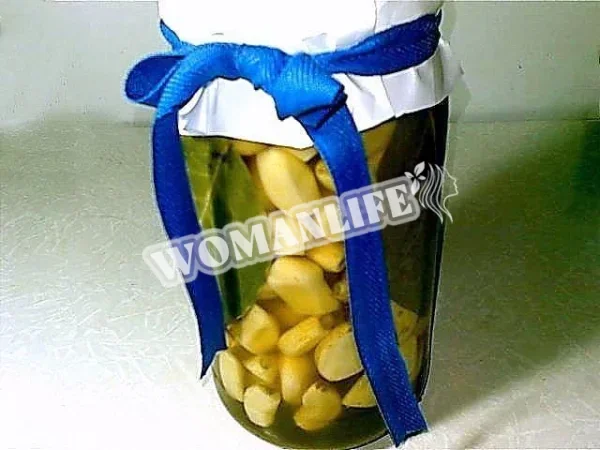 Часник, маринований в оцті