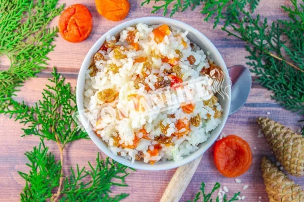 Рисова кутя з родзинками і медом