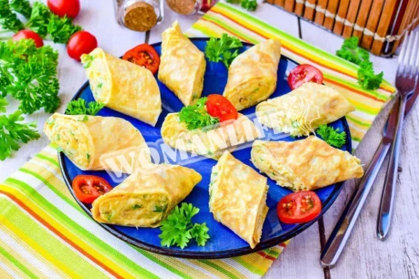 Яєчний рулет з сиром і часником