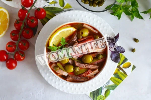 Класична м'ясна солянка