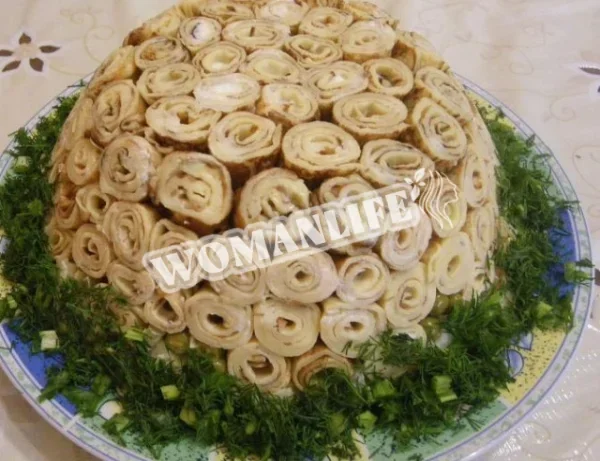 Салат з млинцями та куркою Трояндочки для коханої