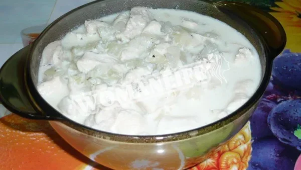 Курка з підливою