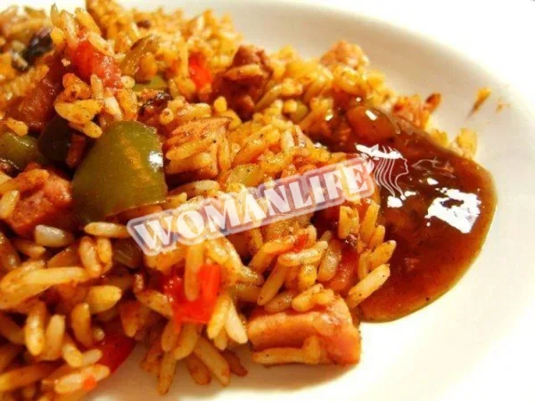 Плов з болгарським перцем, м'ясом і овочами