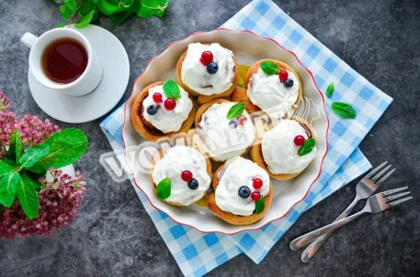 Солодкі булочки Равлики з корицею та цукром