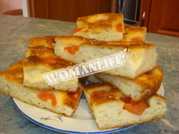 Картопляна фокачча з помідорами