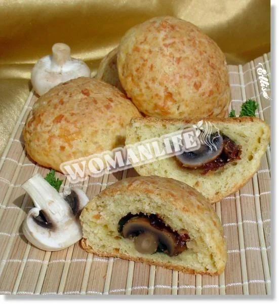 Домашні булочки з сюрпризом