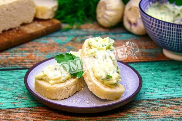 Домашнє часникове масло з часником