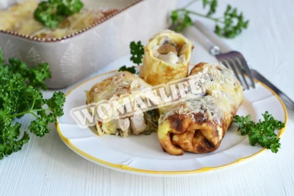 Яєчні млинці з куркою