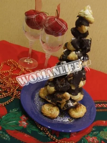 Шоколадне дерево з профітролей Croquembouche