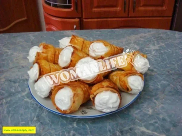 Листкове тісто трубочка з кремом