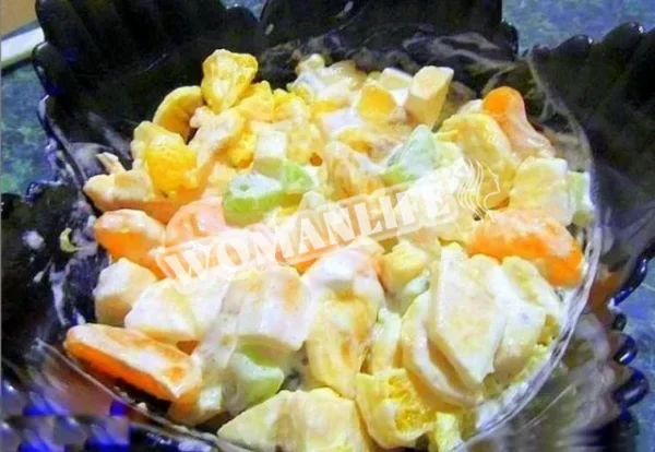 Фруктовий салат з мандаринами і морозивом
