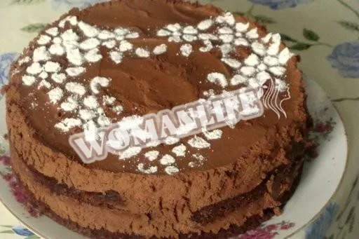 Шоколадний торт з грушами
