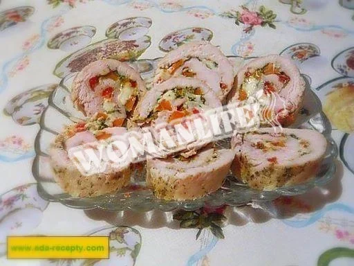 Курячий рулет з сиром і морквою в духовці