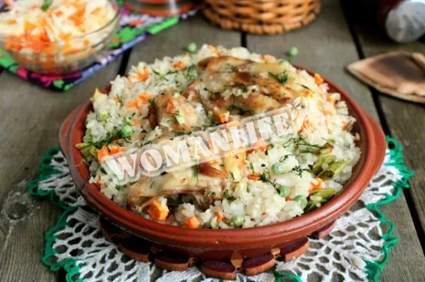 Рис з овочами і куркою в духовці