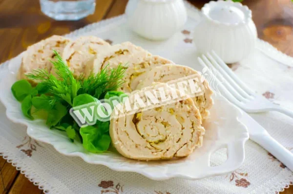 Курячий рулет в духовці у фользі