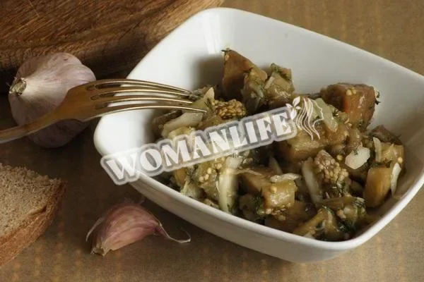 Закуска з часникових баклажанів