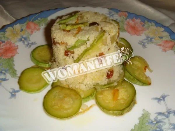 Кус-кус з родзинками та овочами