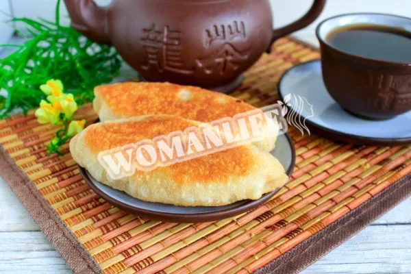 Смажені пиріжки з капустою на сковороді