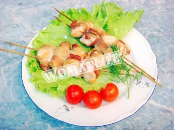 Курячий шашлик в беконі