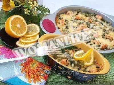 Рисова запіканка з лососем і зеленою квасолею