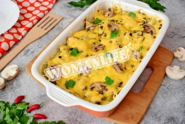 Картопля з м'ясом, грибами і сиром, запечена в духовці