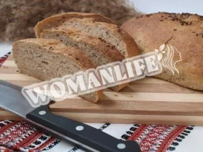 Цільнозерновий гірчичний хліб з насінням льону