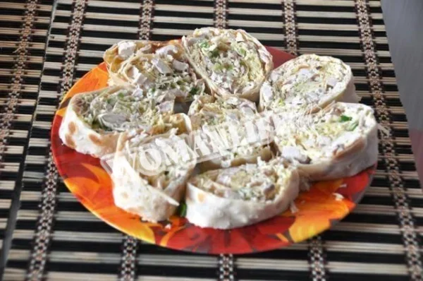 Смажений рулет з лаваша, сирна курка, майонез