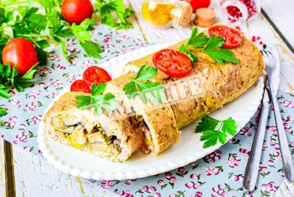 Рулет з фаршу з сиром в духовці