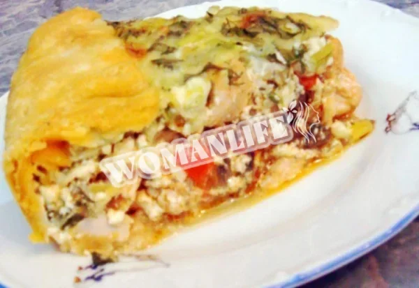 Пиріг з курячим філе, печерицями та сиром
