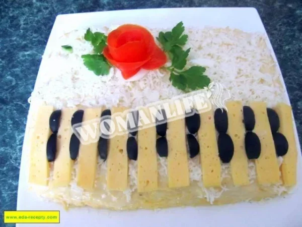 Білий королівський салат з копченою грудкою