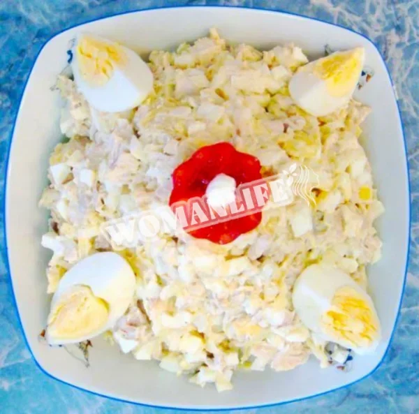 Салат з курки, сиру та яєць