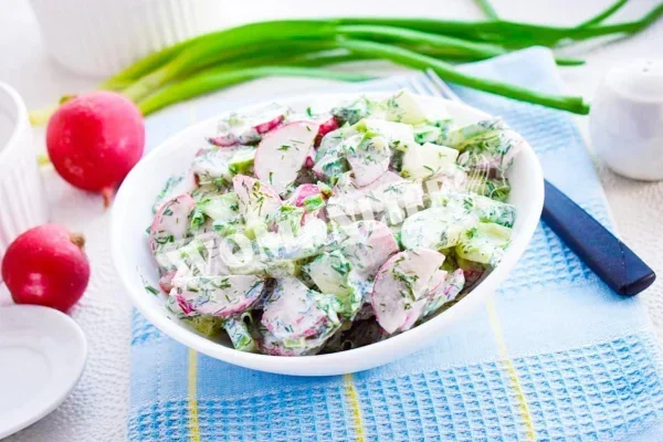 Салат з редьки з огірком