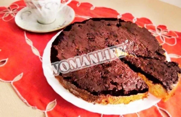 Пиріг з консервованими ананасами до чаю