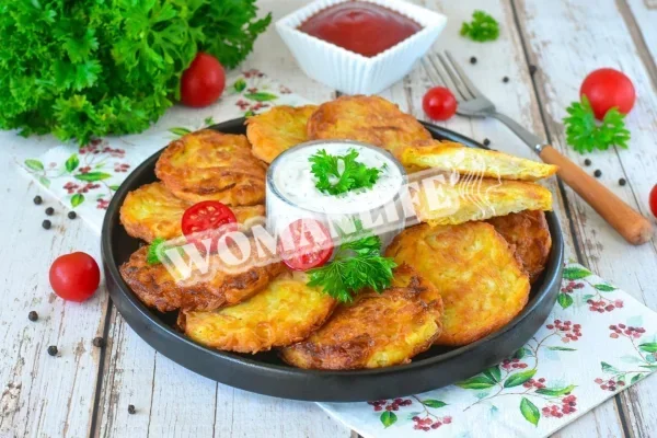 Обсмажена картопля на сковороді
