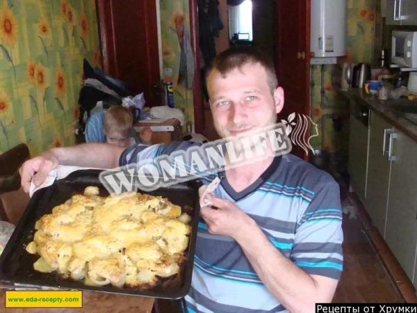 картопля з курячими крильцями і сиром в духовці